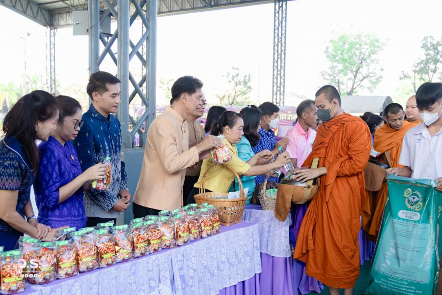 ภาพข่าวคณะครูและบุคลากรทางการศึกษาโรงเรียนจ่านกร้องร่วมงานวันครู ครั้งที่ 68 ประจำปี 2567